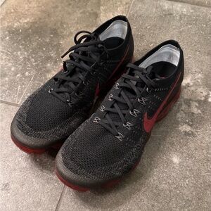 Nike Men's Black and Red Athletic Shoes